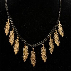 🦄🦄 Stella & Dot Gold Tone Hanging Leaves Choker on dark metal chain